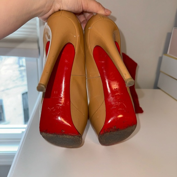 Christian Louboutin Nude Patent Platform Pumps with Red Soles - Picture 8 of 15